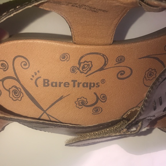 Women’s Bare Traps Die-Cut Sandals - Picture 4 of 12